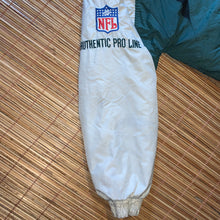 Load image into Gallery viewer, L/XL - Vintage Green Bay Packers Quilted Sharktooth Jacket