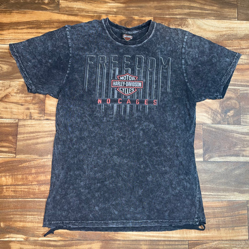 M - Harley Davidson Freedom No Cages Distressed Shirt