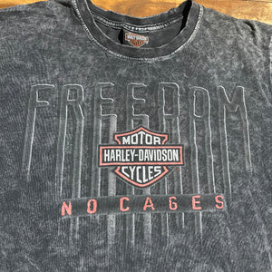 M - Harley Davidson Freedom No Cages Distressed Shirt