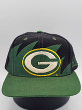 Load image into Gallery viewer, Vintage Green Bay Packers NFL 1990s Sharktooth Hat