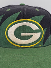 Load image into Gallery viewer, Vintage Green Bay Packers NFL 1990s Sharktooth Hat