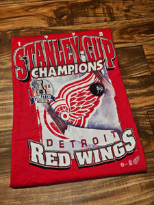 M - NEW Vintage 1998 Red Wings NHL Stanley Cup Champions Shirt