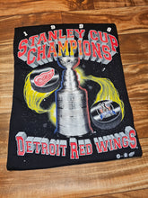 Load image into Gallery viewer, M - NEW Vintage 1998 Red Wings Stanley Cup Champions Shirt