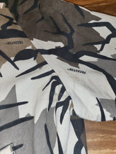 Load image into Gallery viewer, XL - Vintage Predator Camouflage Jacket