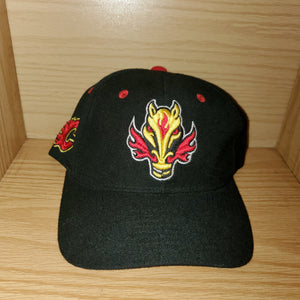 Vintage Calgary Flames NHL Zephyr Graph-X 100% Wool Snapback Hat