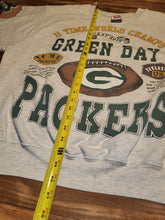 Load image into Gallery viewer, L/XL - Vintage RARE Green Bay Packers 1966 Super Bowl 11 Time World Champs Crewneck