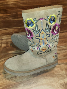 Size 8 - UGG Womens Juliette Floral Embroidery Suede Winter Boot