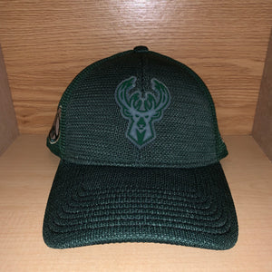 NEW Milwaukee Bucks Fitted New Era Hat Size S/M
