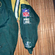 Load image into Gallery viewer, M/L - Vintage Green Bay Packers Jacket