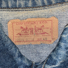 Load image into Gallery viewer, Size 40/M - Vintage Levi’s Denim Jean Jacket