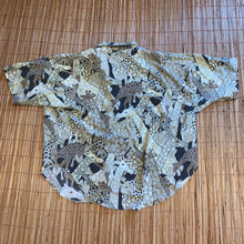 Load image into Gallery viewer, 2X/3X - Giraffe Nature Button Up Shirt