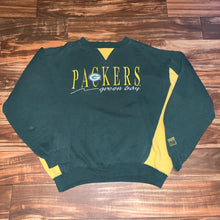 Load image into Gallery viewer, M (Boxy) - Vintage Green Bay Packers Logo 7 Crewneck