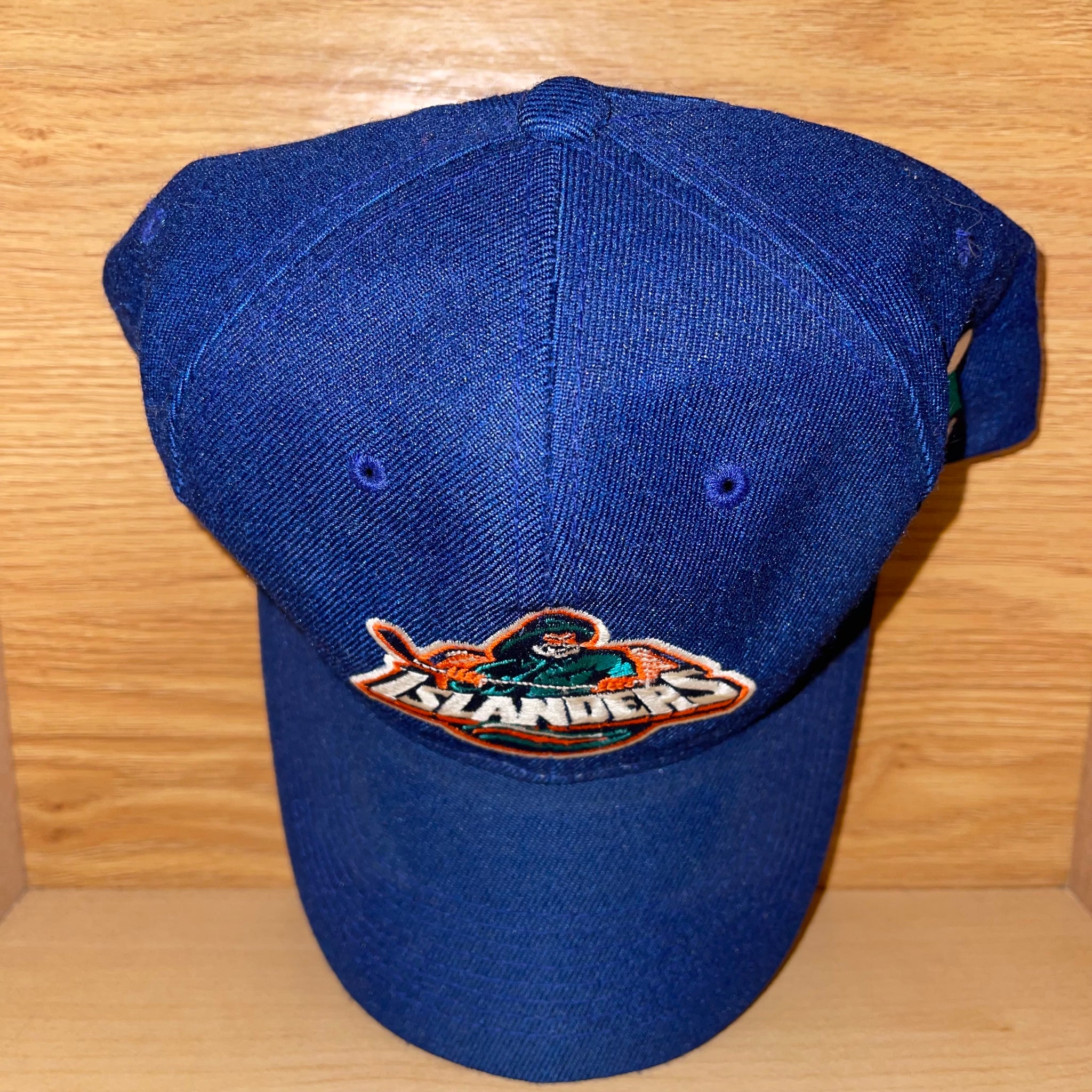 Sold at Auction: NWT Vintage 90s New York Islanders Sports Specialties  Script Snapback Hat Cap