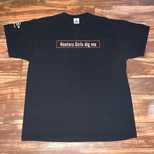 XL - Las Vegas “Hooters Girls Dig Me” Shirt