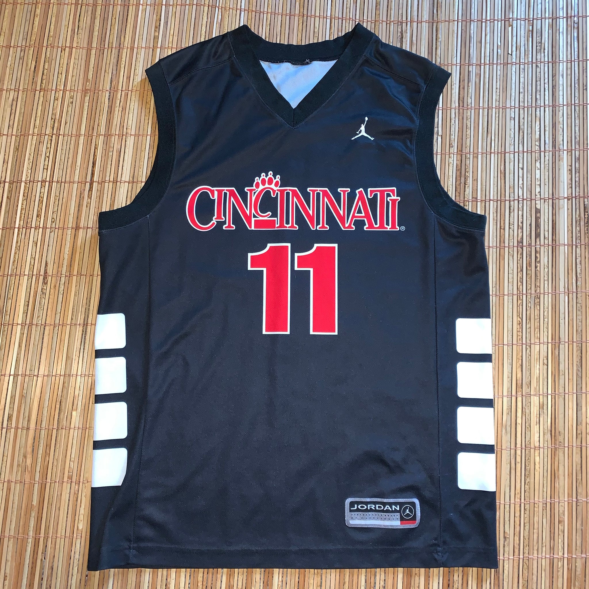 L - Vintage Michael Jordan Cincinnati Bearcats Jersey – Twisted Thrift