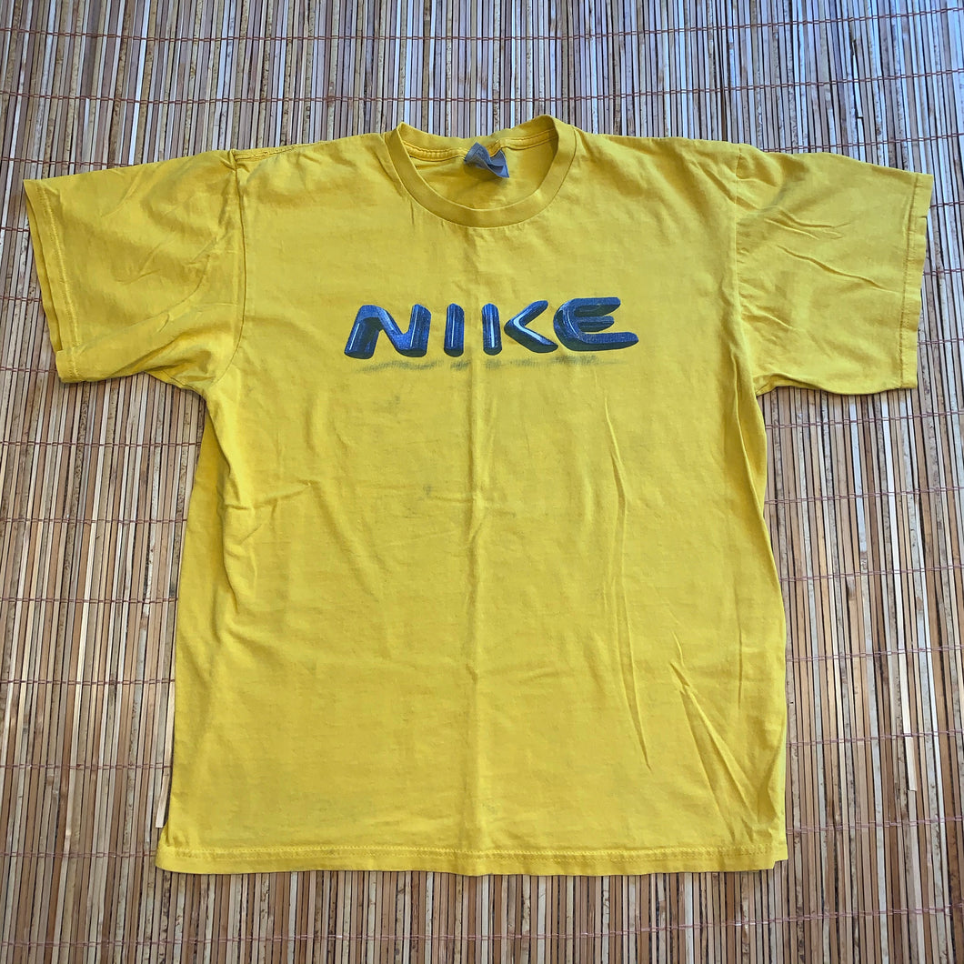 M - Nike Spellout Shirt